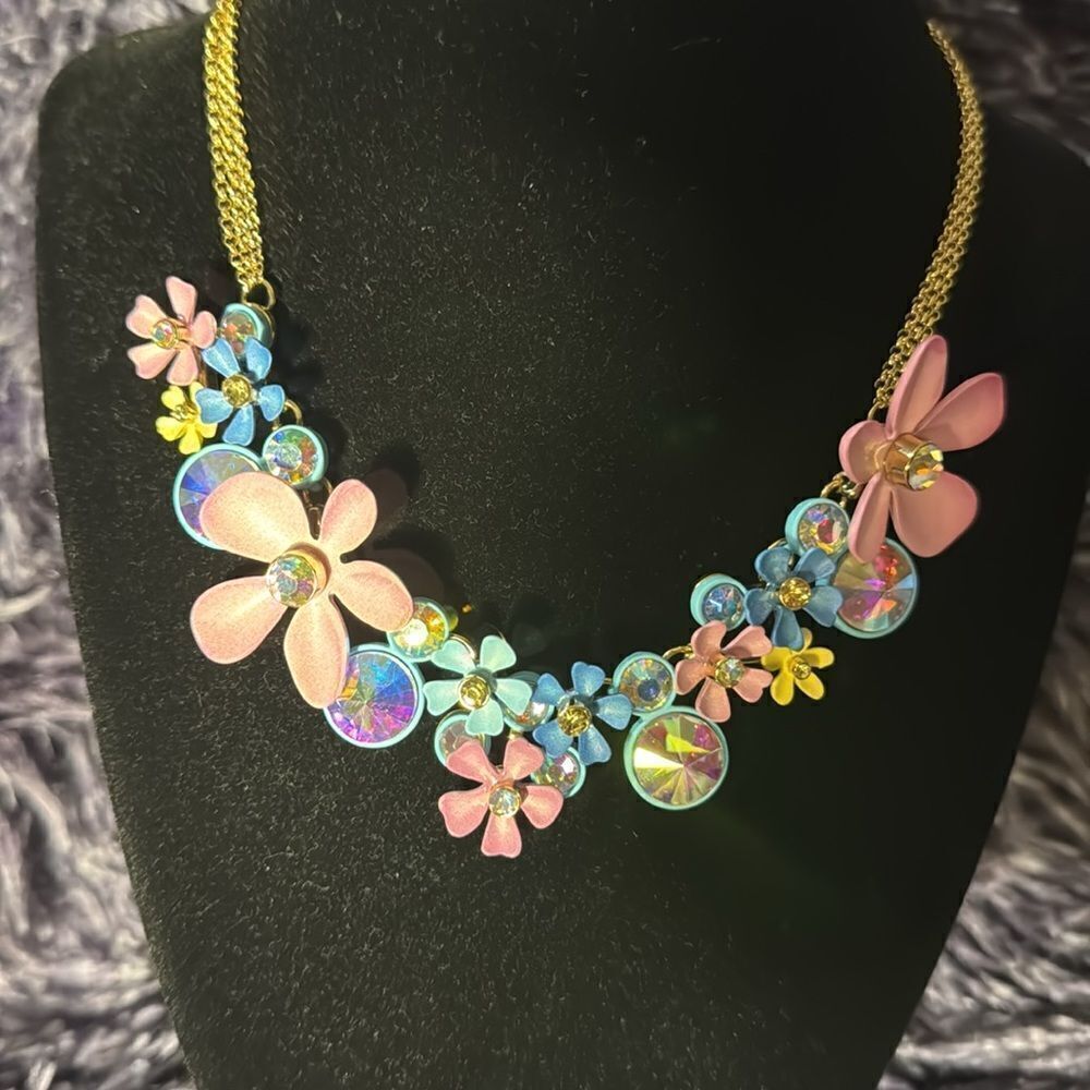 Betsey Johnson  Floral cluster necklace - Picture 6 of 8